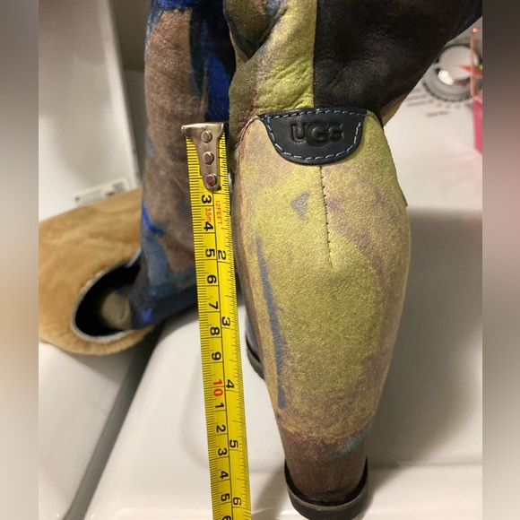 Uggs - Picture 12 of 14